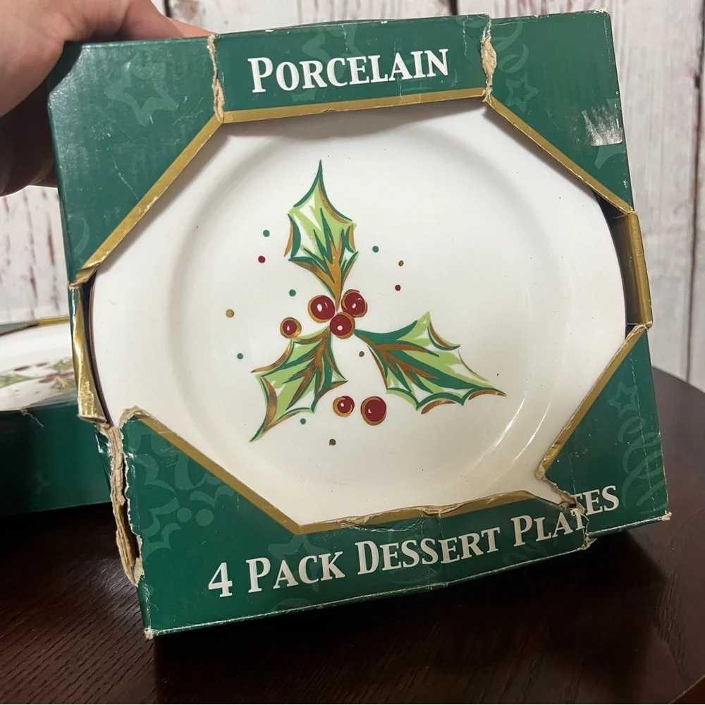 Elegant Holly Design Dinner 7.5”  Plates 4 piece set porcelain vintage 2001